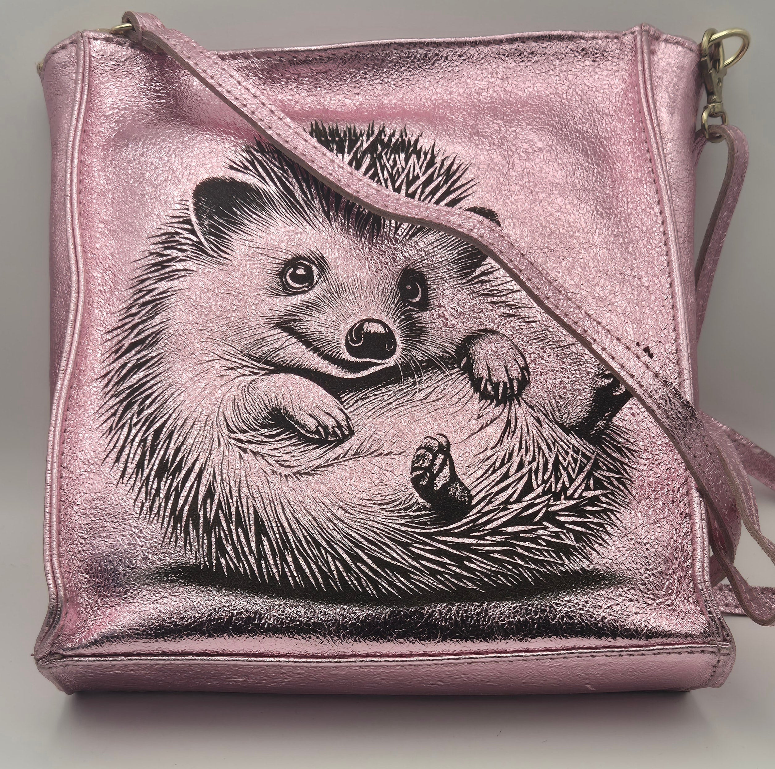 Sac gravé en cuir pailleté 01