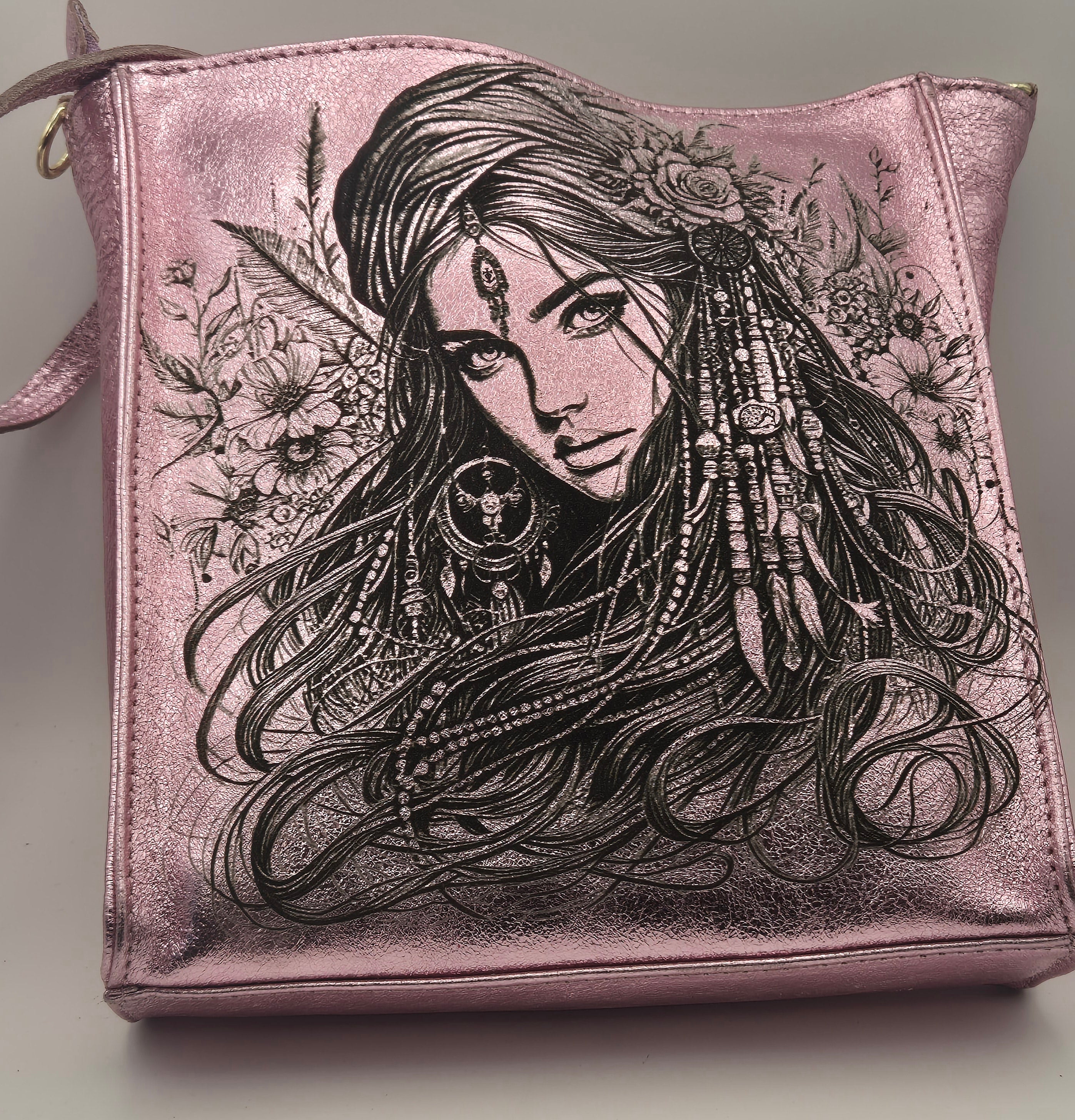 Sac gravé en cuir pailleté 04