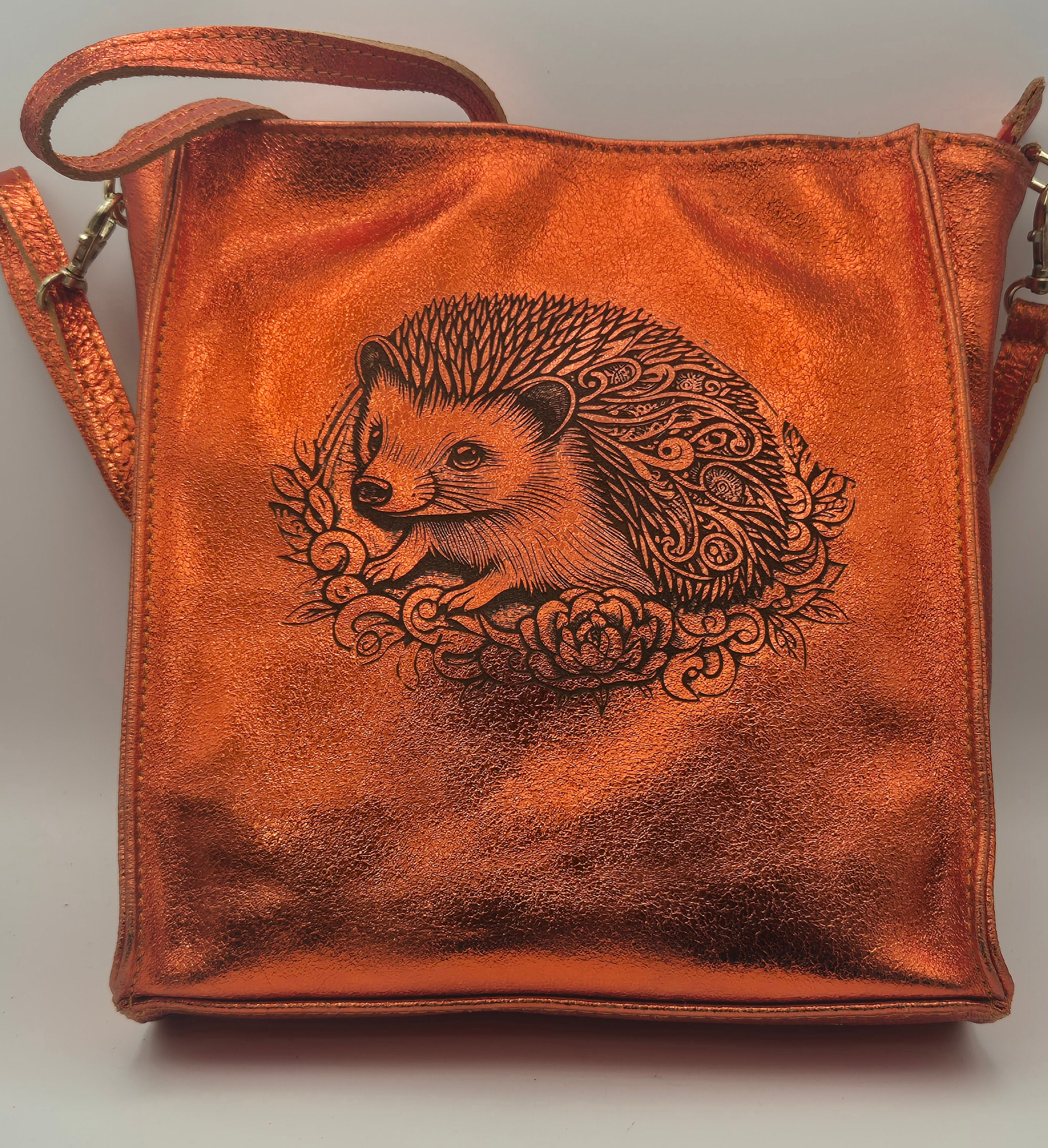 Sac gravé en cuir pailleté 03